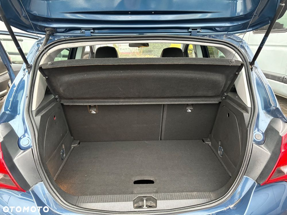 Opel Corsa 1.4 16V Cosmo - 11