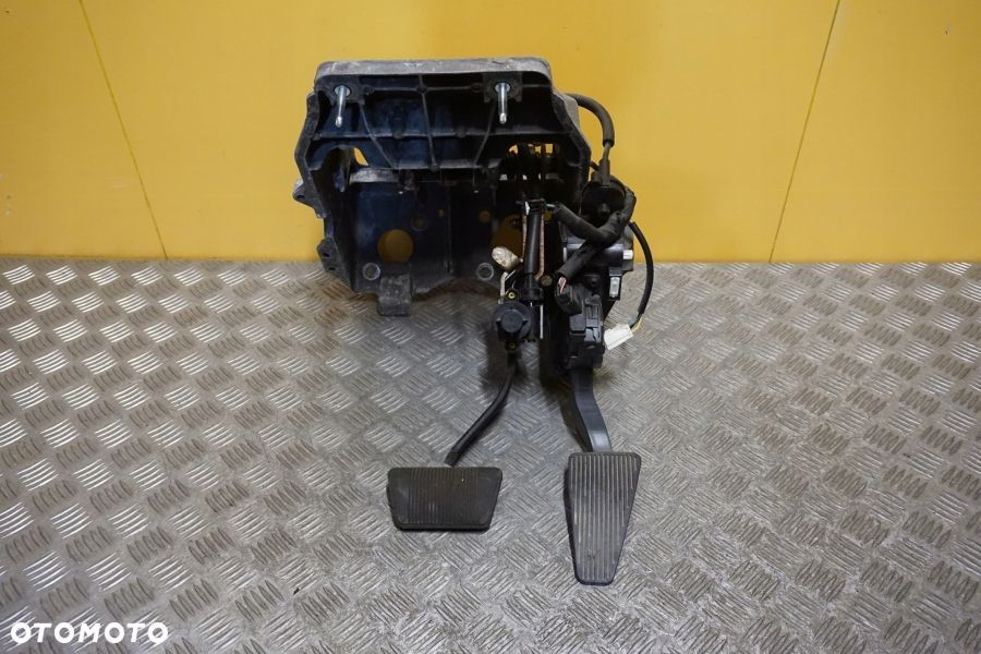 DODGE RAM 2500 3500 2019 - Pedał Gaz Hamulec Komplet USA - 1