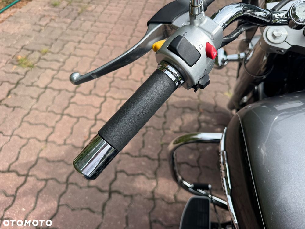 Suzuki Intruder - 21