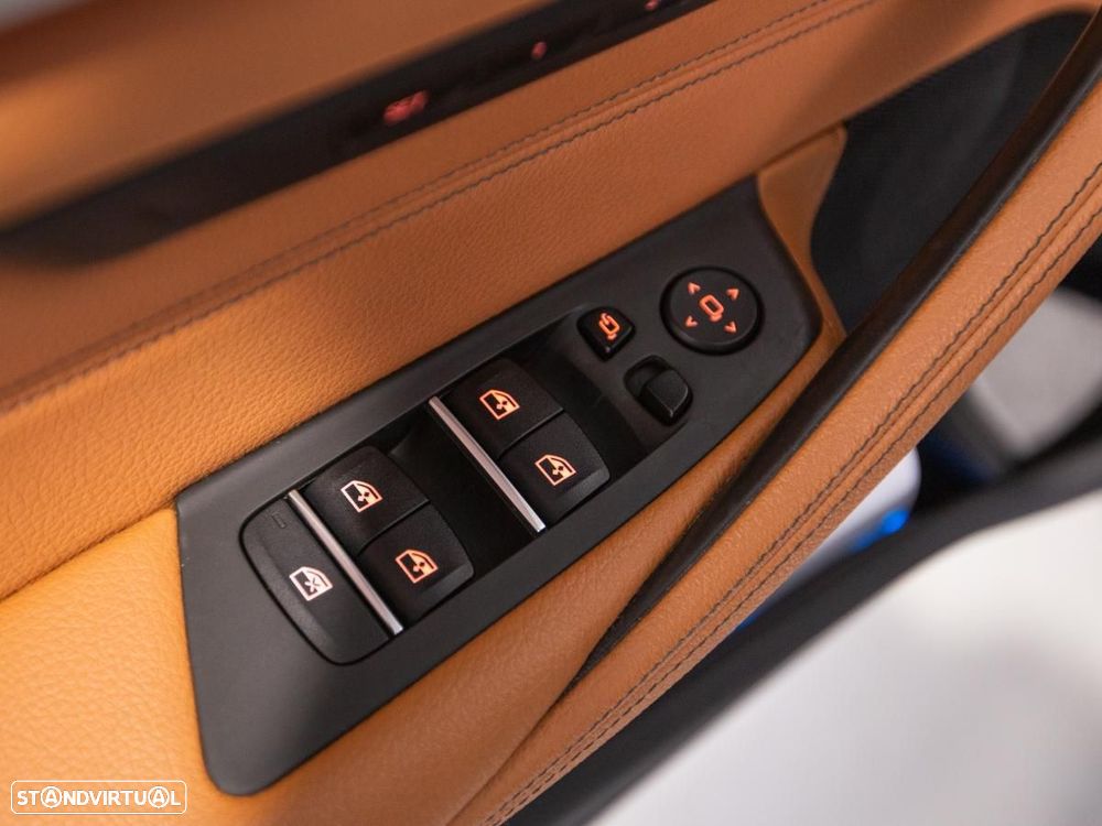 BMW 530 e Pack 50 anos M - 14