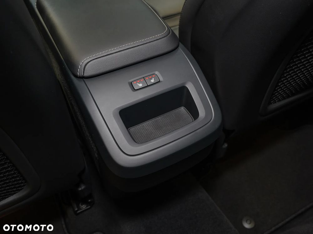 Volvo XC 60 B4 D AWD Plus Dark - 37