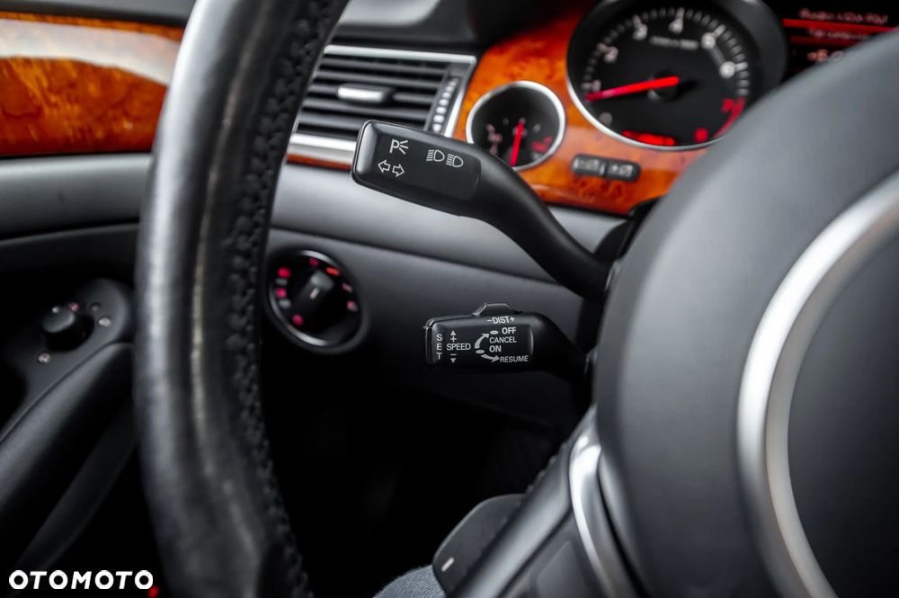 Audi A8 4.2 Quattro - 28