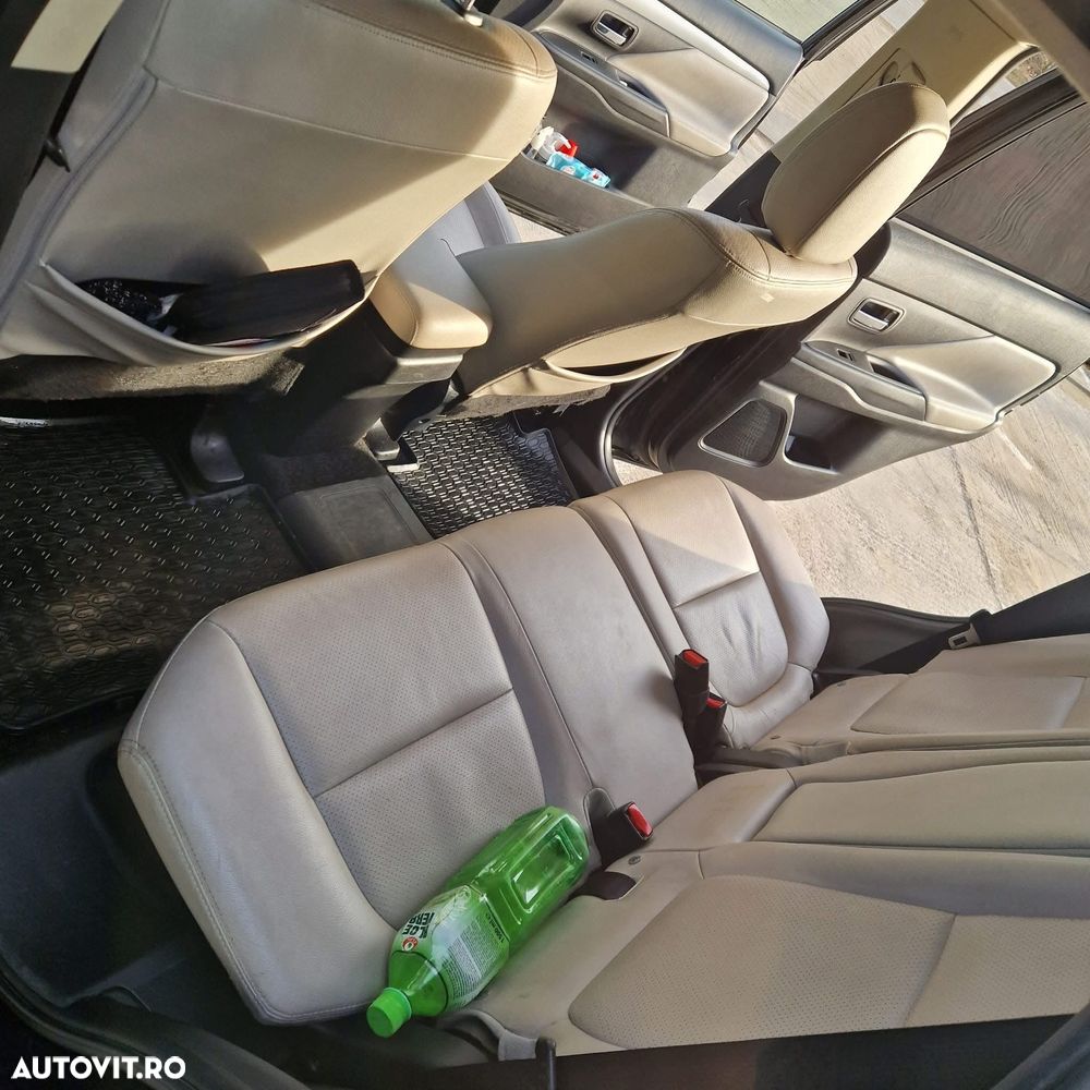 Mitsubishi Outlander - 7