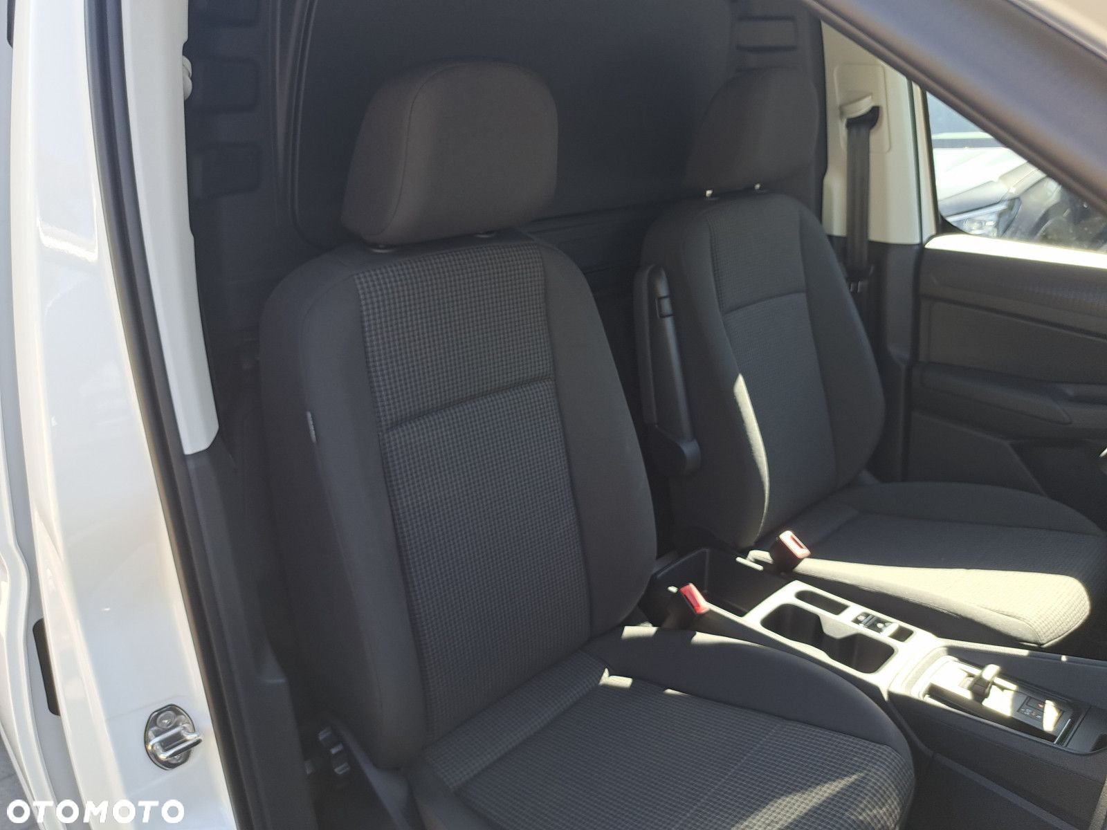 Volkswagen Caddy Maxi Cargo 2.0 TDI DSG - 18