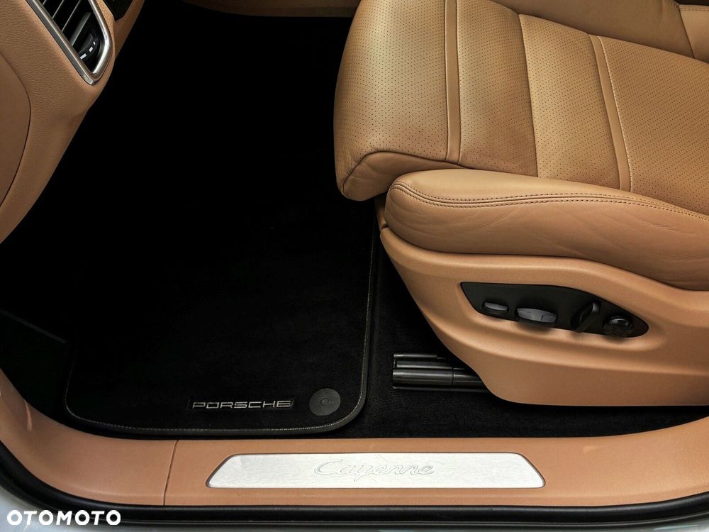 Porsche Cayenne - 18