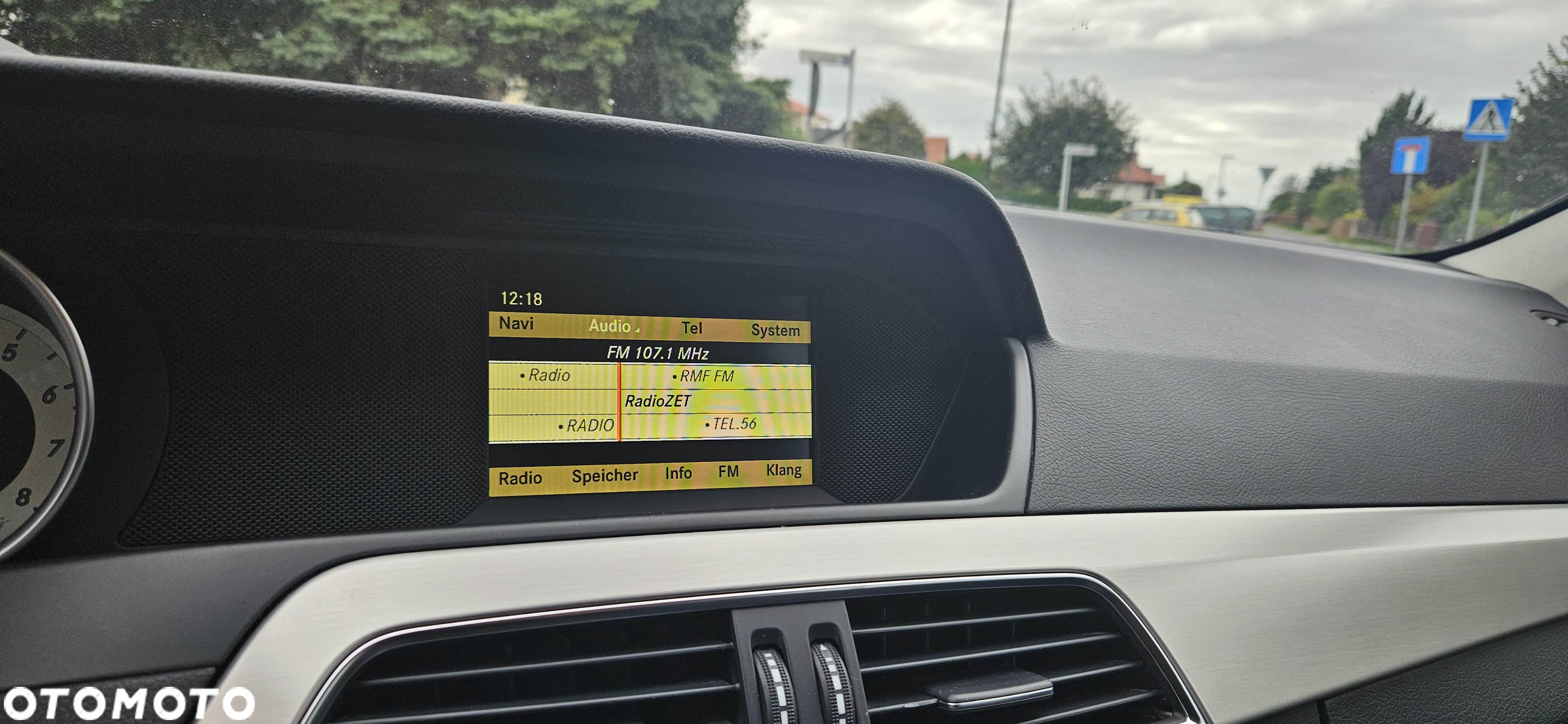 Mercedes-Benz Klasa C 180 T CGI Automatik BlueEFFICIENCY Avantgarde - 32