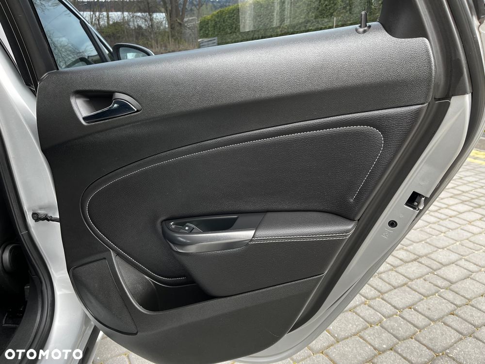 Opel Astra 1.6 T Cosmo - 22