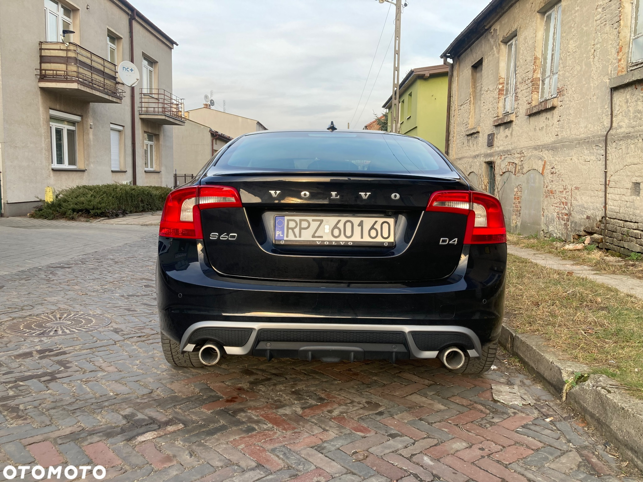 Volvo S60 D4 R-Design - 4