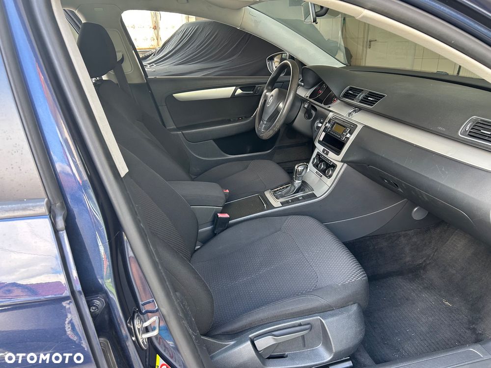 Volkswagen Passat 2.0 TDI Comfortline DSG - 13