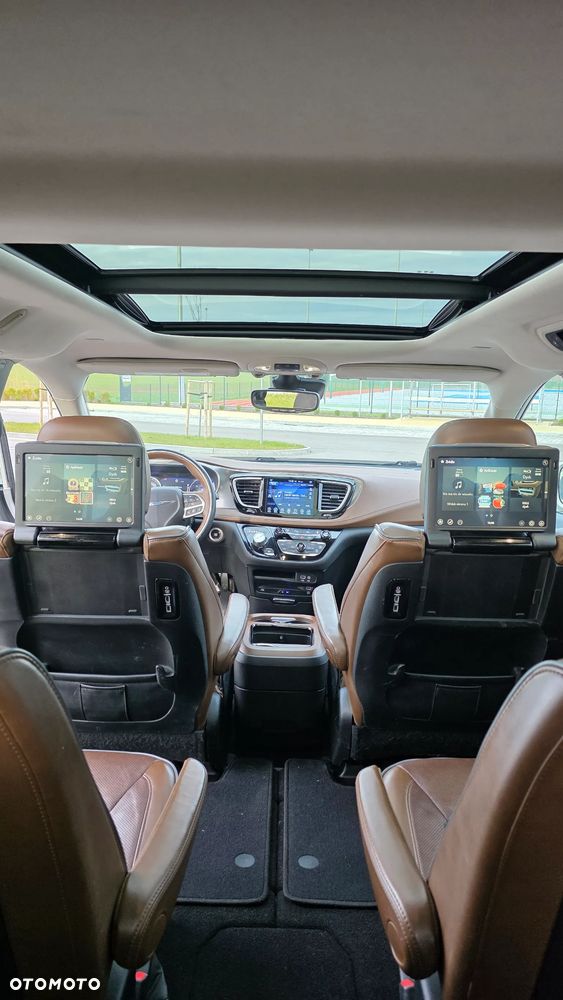 Chrysler Pacifica - 12