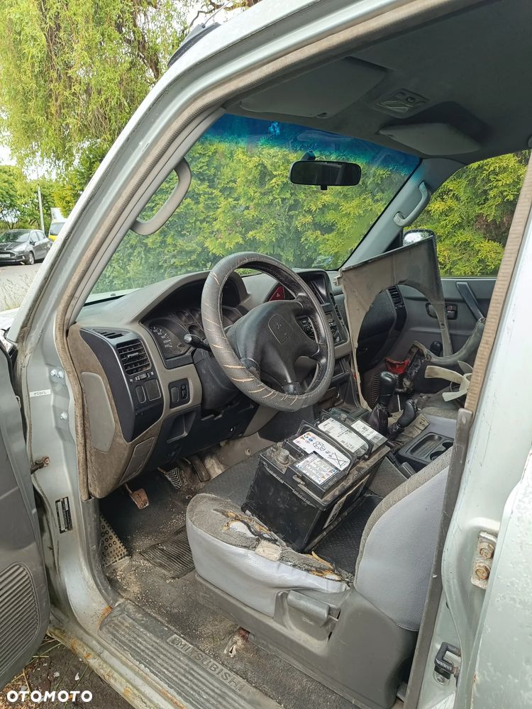 Mitsubishi Pajero - 9