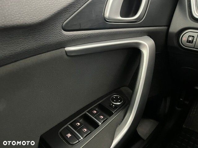 Kia Ceed 1.5 T-GDI M DCT - 24