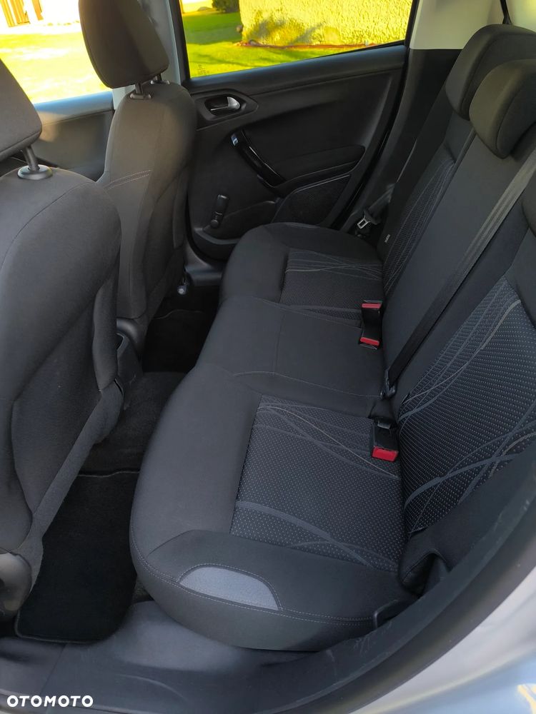 Peugeot 208 - 6
