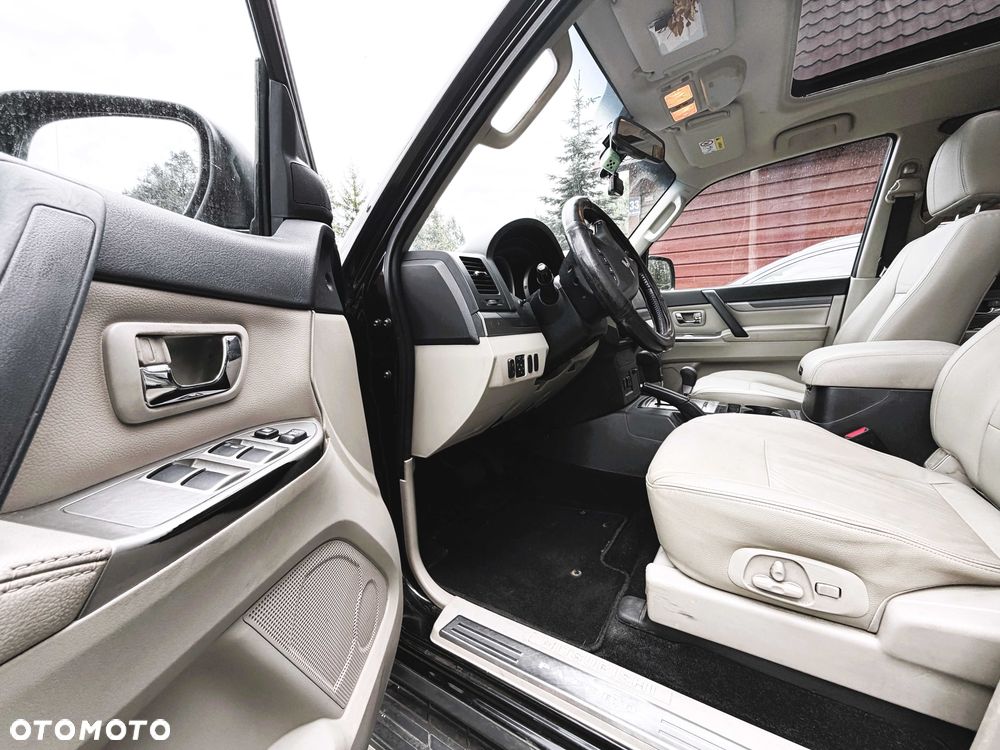 Mitsubishi Pajero - 4