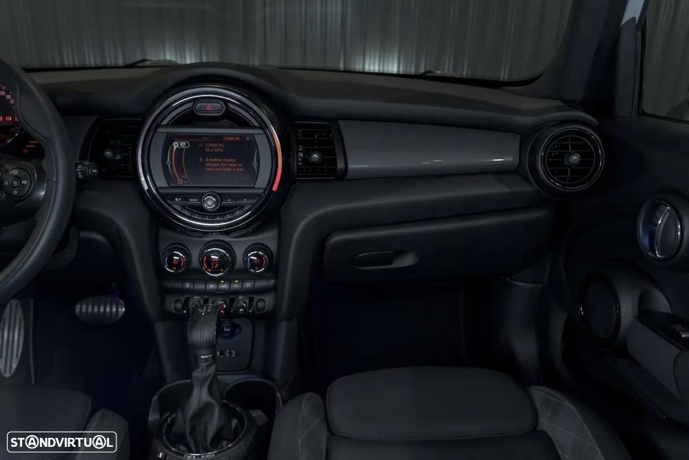 MINI 5 Portas Cooper D Auto - 9