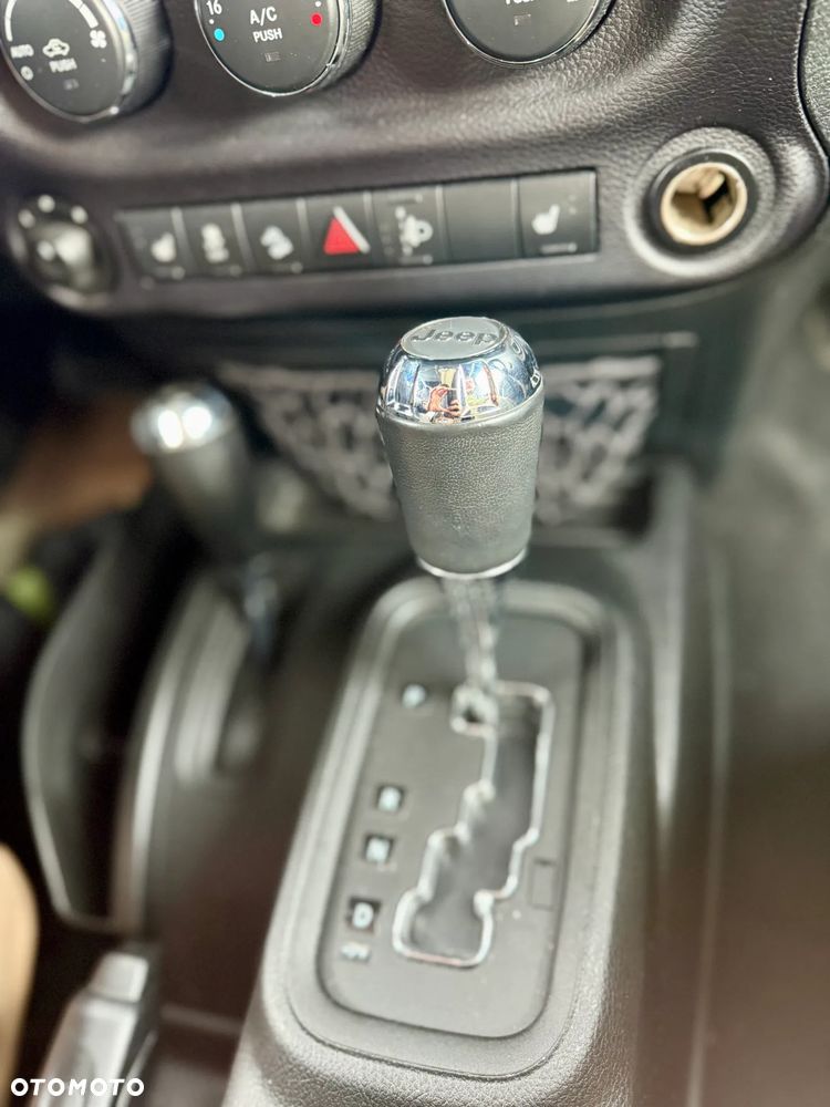Jeep Wrangler 3.6 Sahara - 23