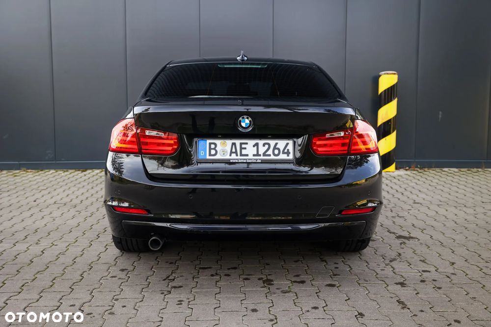 BMW Seria 3 320d Blue Performance Sport Line - 11