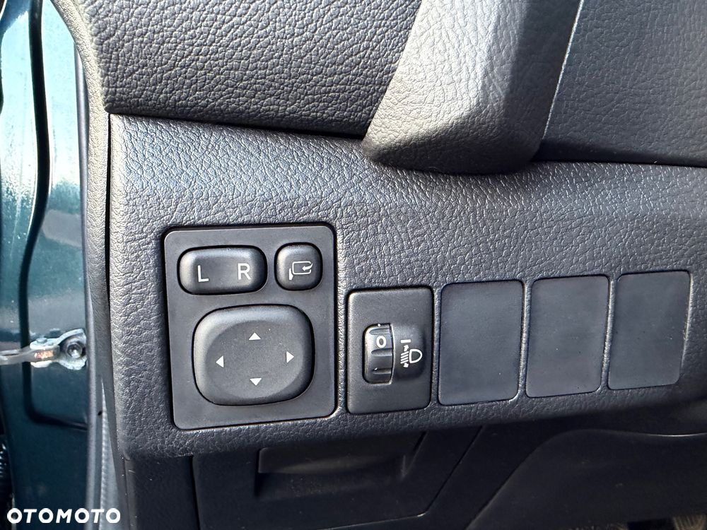 Toyota Auris 1.8 VVT-i Automatik Design Edition - 31