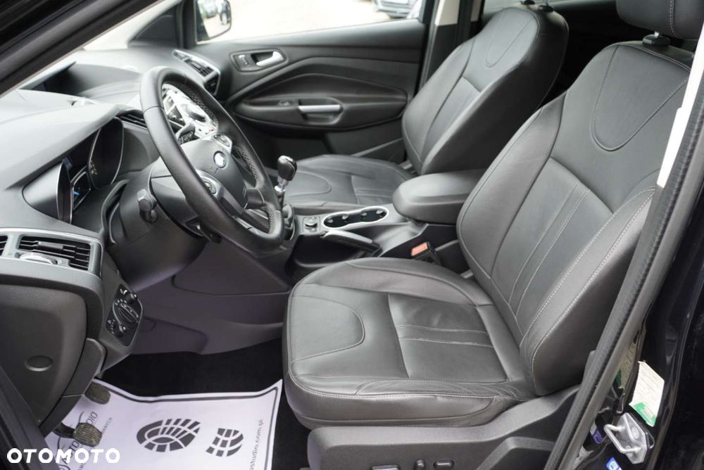 Ford Kuga 2.0 TDCi 2x4 ST-Line - 11