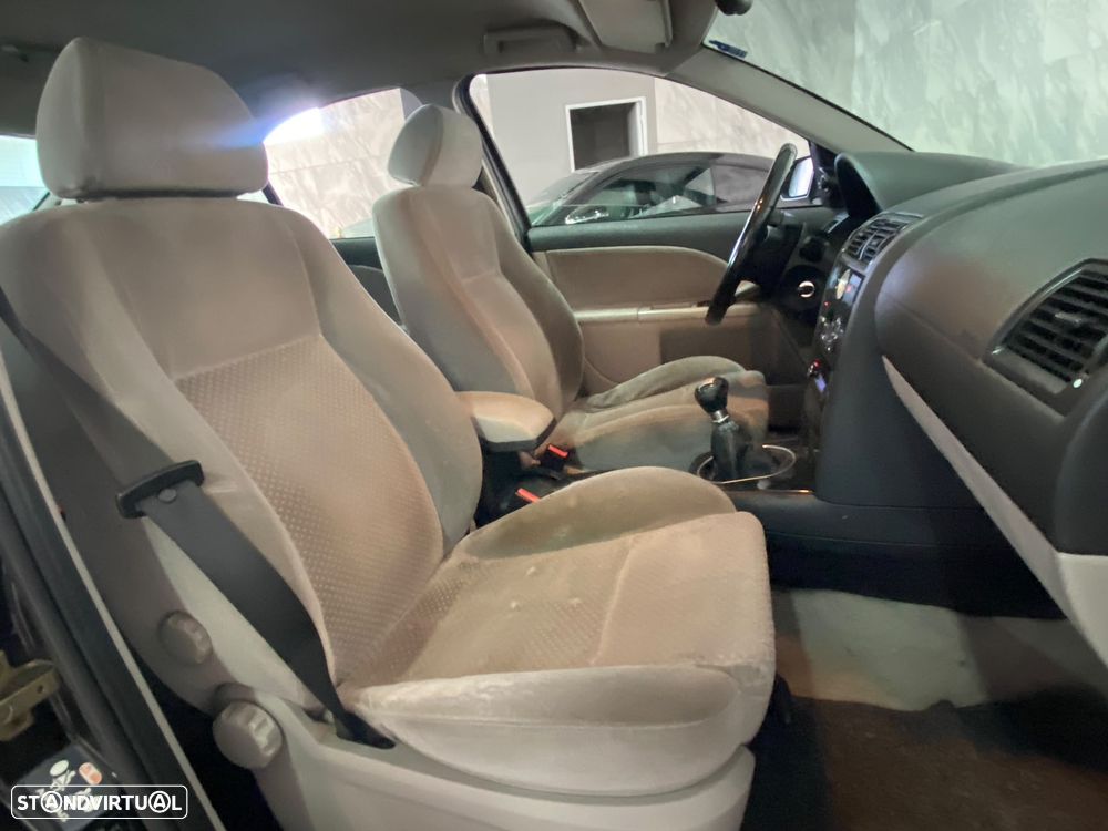 Ford Mondeo 2.0 TDdi Ghia - 8