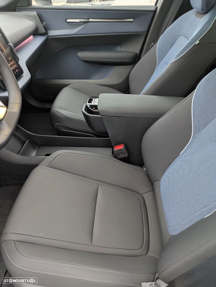 Volvo EX30 Single Motor Extended Range RWD Ultra - 16