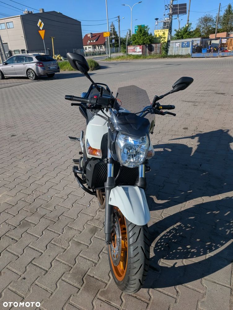 Suzuki GSR - 12