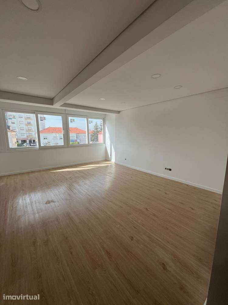 T2 com varanda e segurança em Almada - Grande imagem: 5/10
