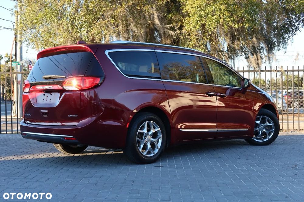 Chrysler Pacifica - 10