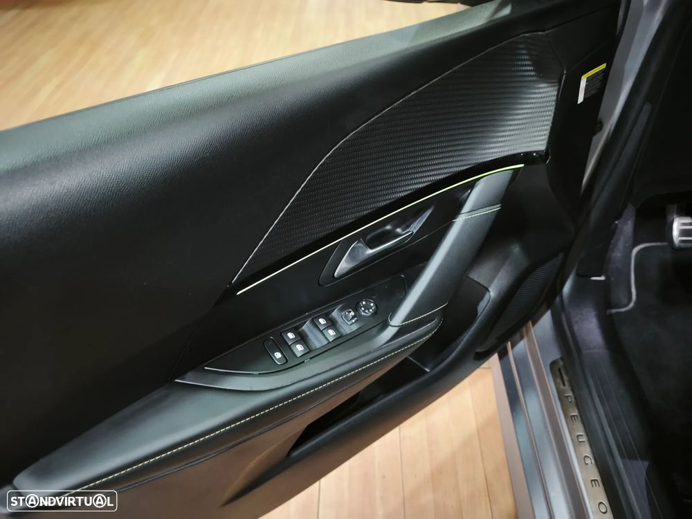 Peugeot 208 PureTech 100 GT - 31