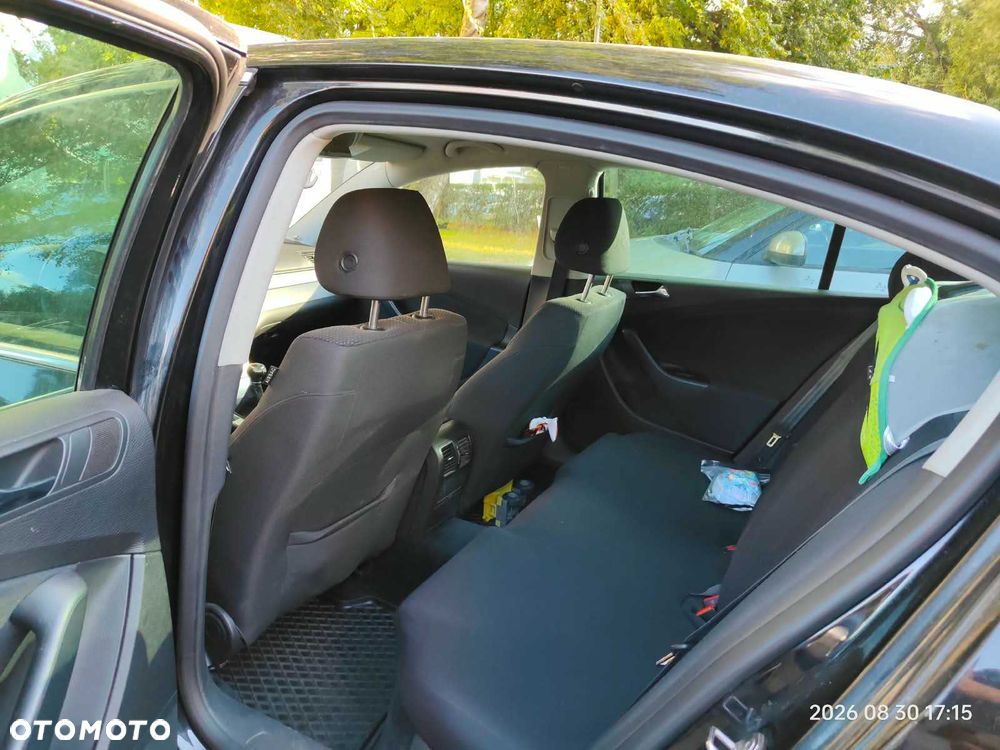 Volkswagen Passat - 4