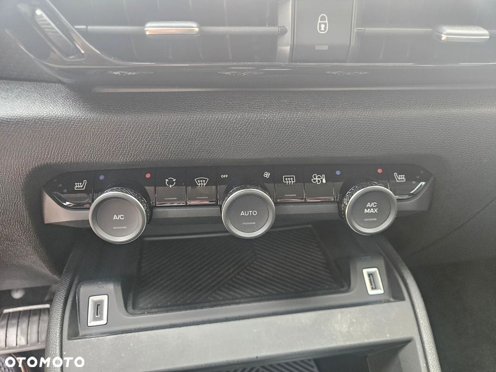 Citroën C4 Hybrid 136 ë-DSC6 PLUS - 24