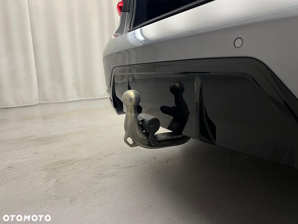 BMW Seria 3 330i xDrive M Sport - 34