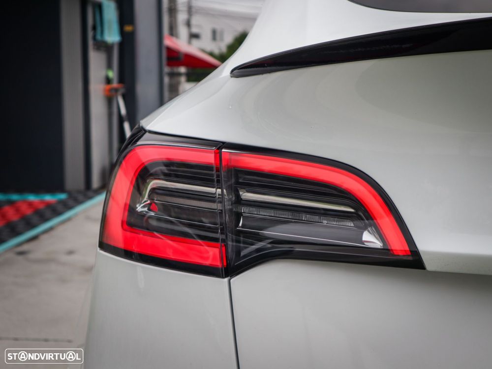 Tesla Model Y Performance Tração Integral - 18