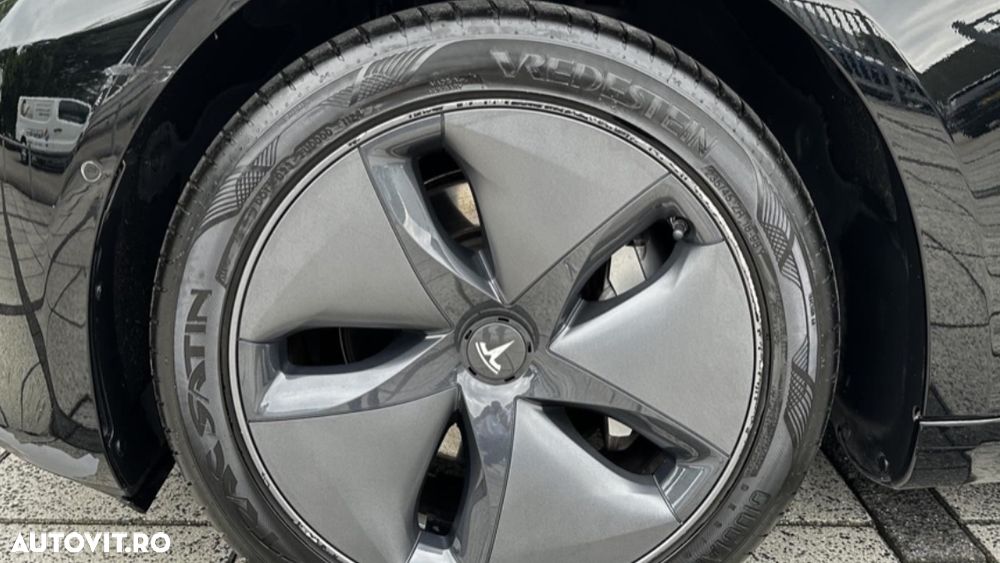Tesla Model 3 - 7