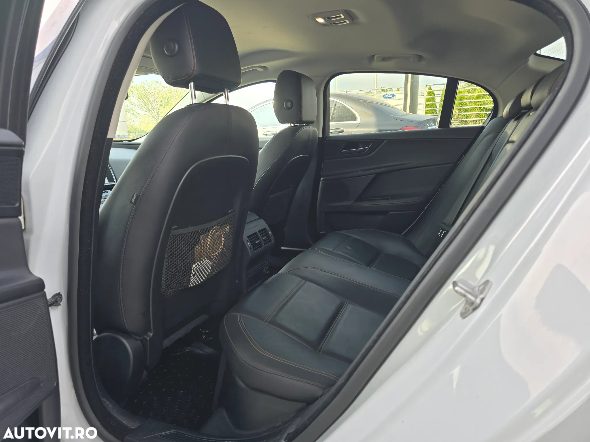 Jaguar XE - 14