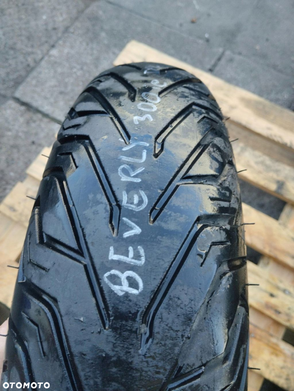 PIAGGIO BEVERLY 300 ie felga kolo tyl 140/70/14 - 6