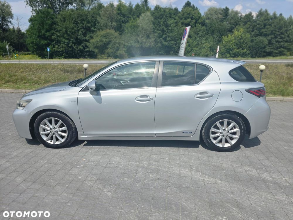 Lexus CT - 7