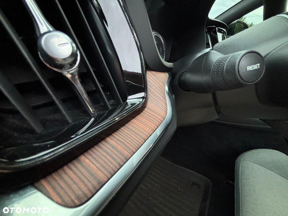 Volvo V60 T6 AWD Plug-In Hybrid Inscription - 19