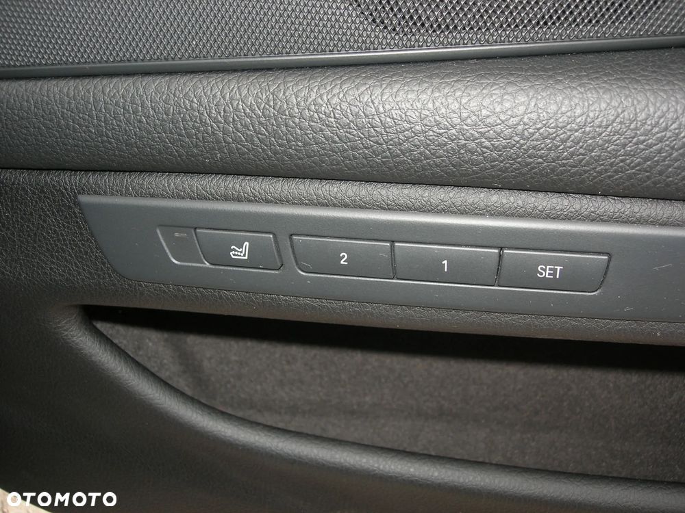 BMW Seria 5 530d xDrive Sport-Aut Luxury Line - 30