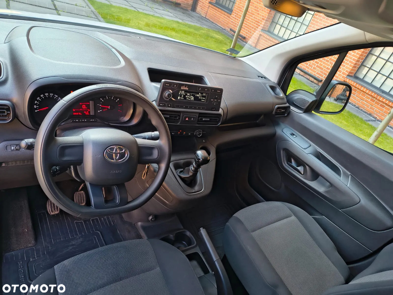 Toyota ProAce CITY Kangoo Express PARTNER Berlingo - 24