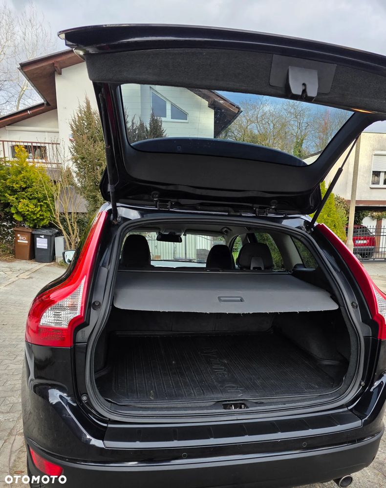 Volvo XC 60 2.4D AWD Momentum - 8