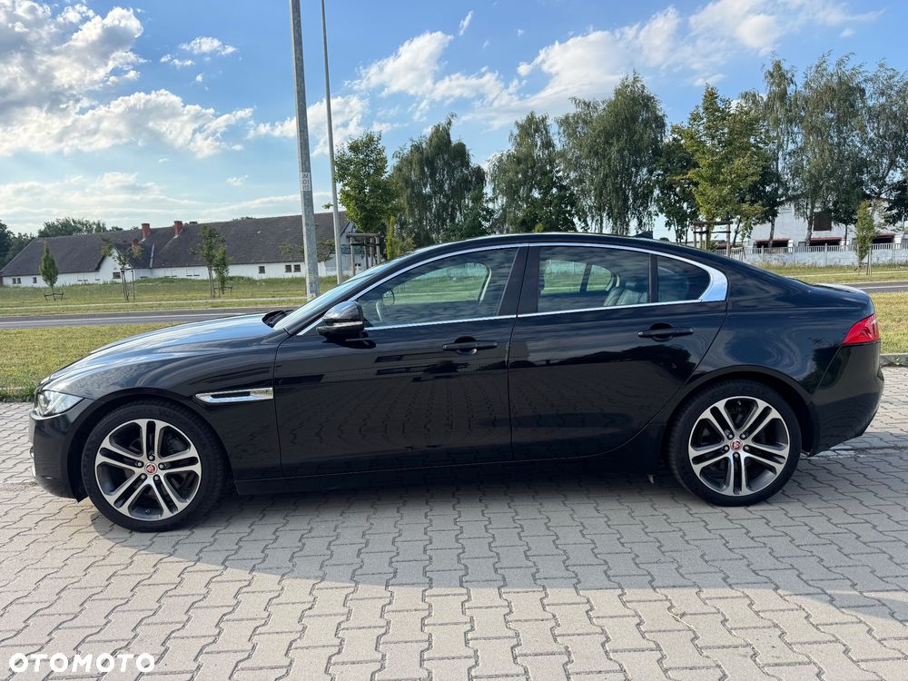 Jaguar XE 2.0 D AWD Prestige - 5