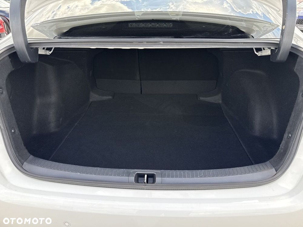 Toyota Corolla 1.8 Hybrid Comfort - 24