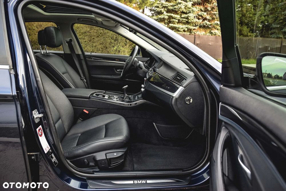 BMW Seria 5 520i - 27