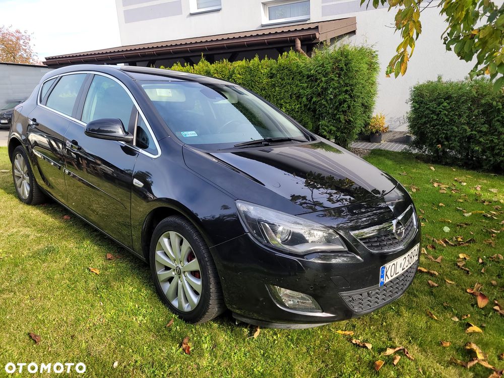 Opel Astra 2012 photo 2