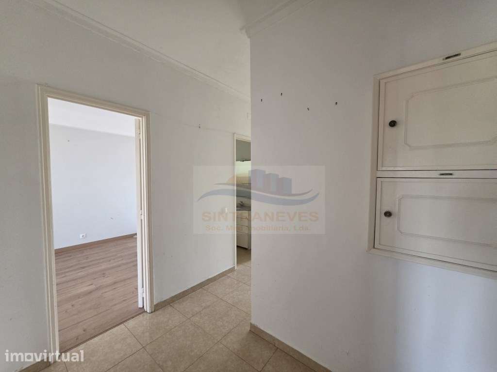 Apartamento T3 em Rio de Mouro com arrecadação pronto a habitar - Grande imagem: 4/27