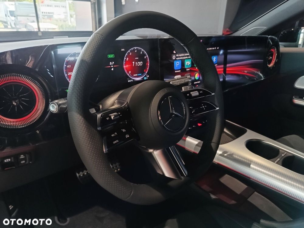 Mercedes-Benz CLA - 12
