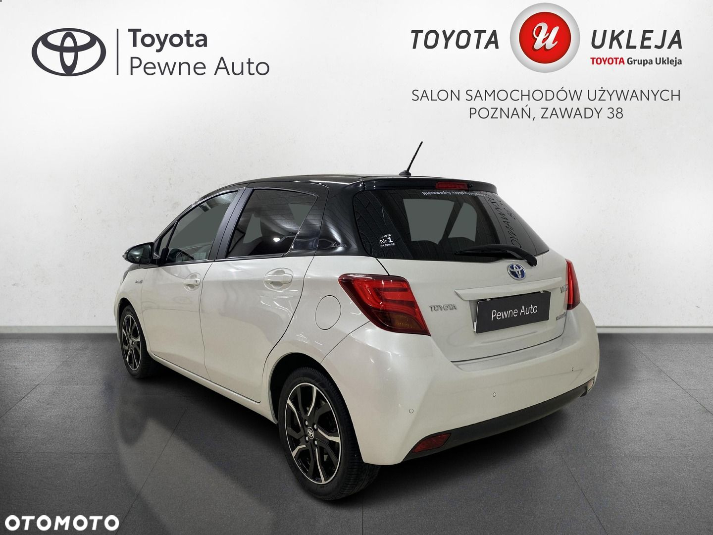 Toyota Yaris Hybrid 100 Selection Pure - 9