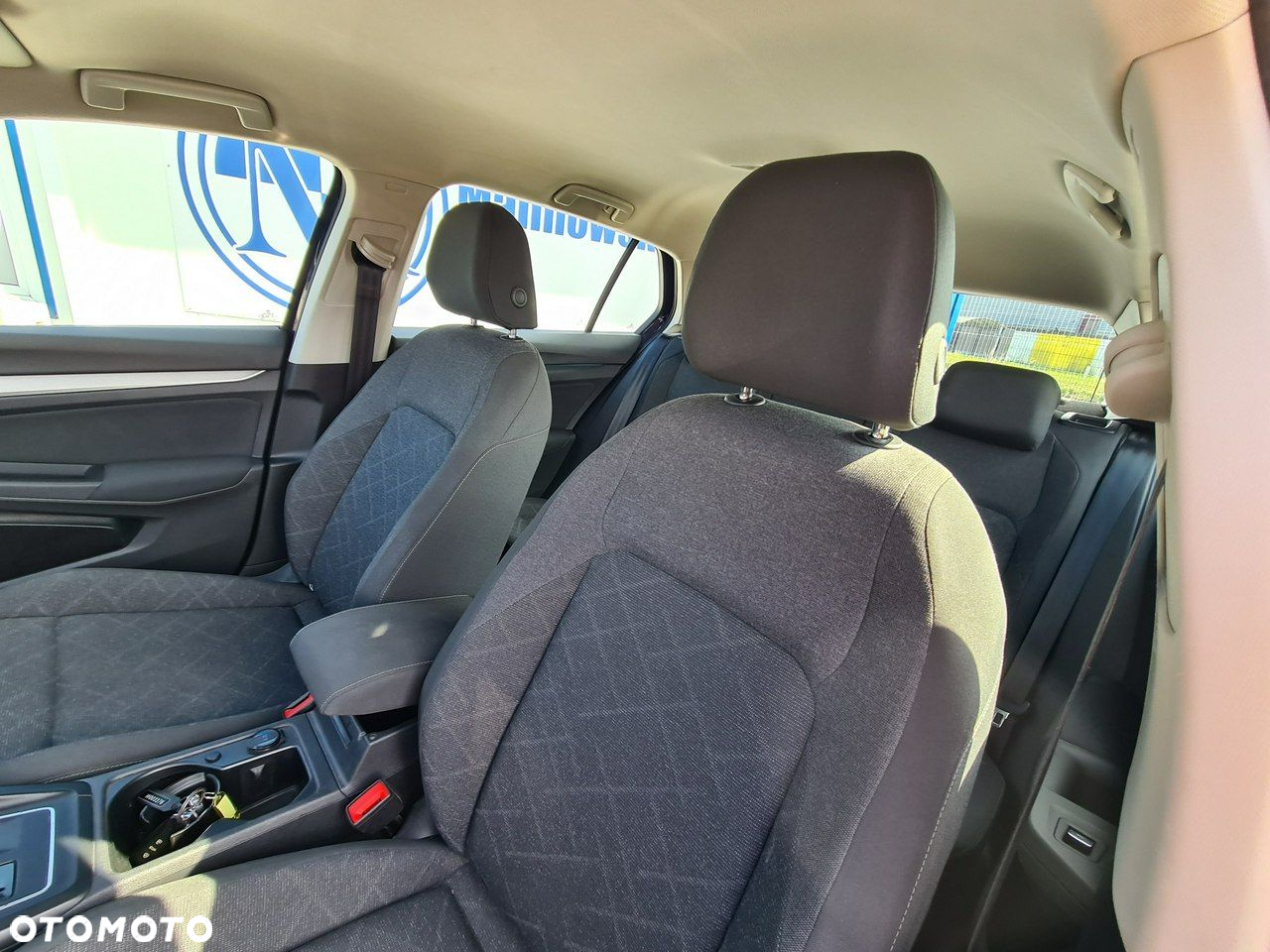 Volkswagen Golf - 22