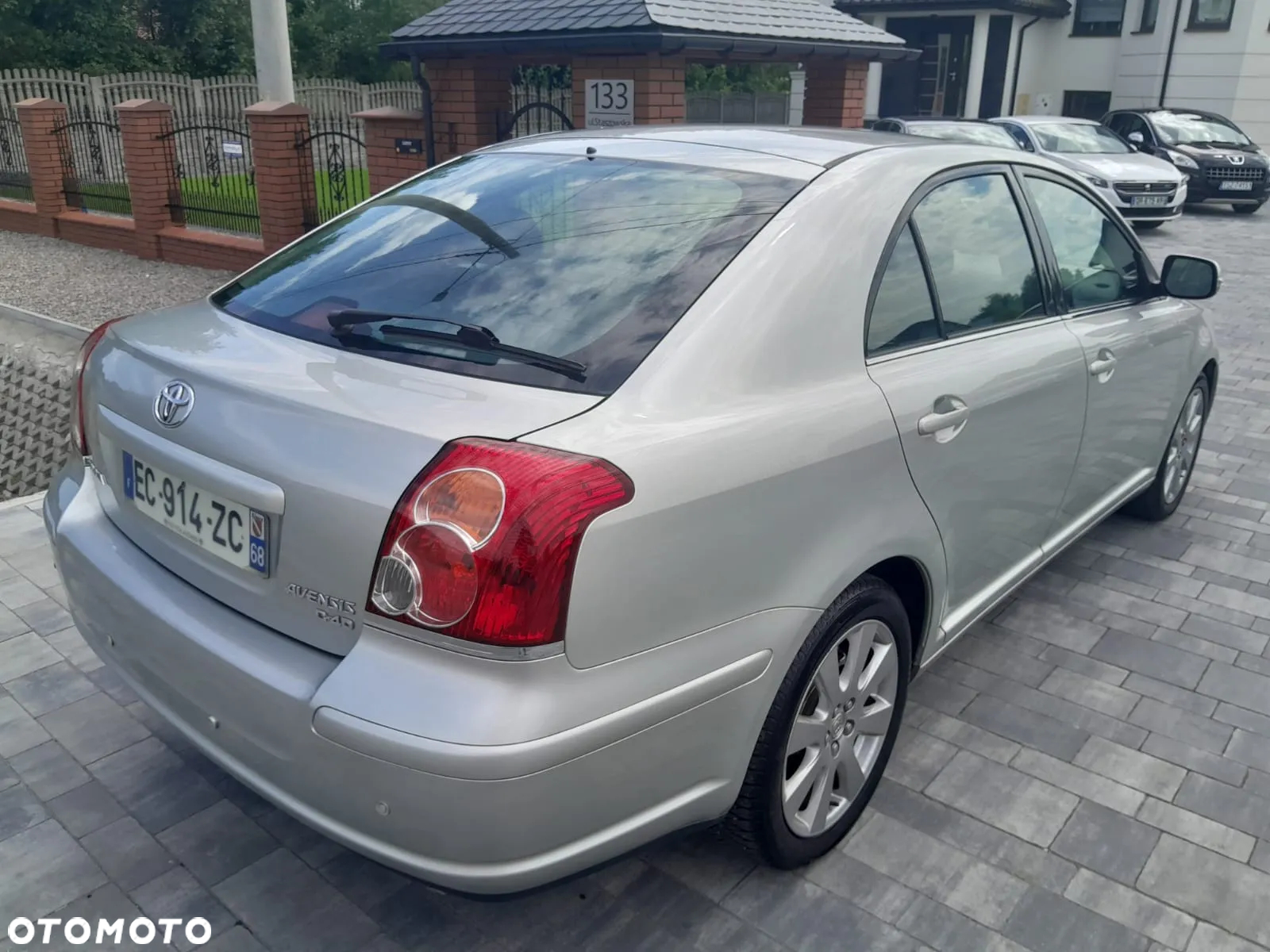 Toyota Avensis 2.0 D-4D Executive - 5